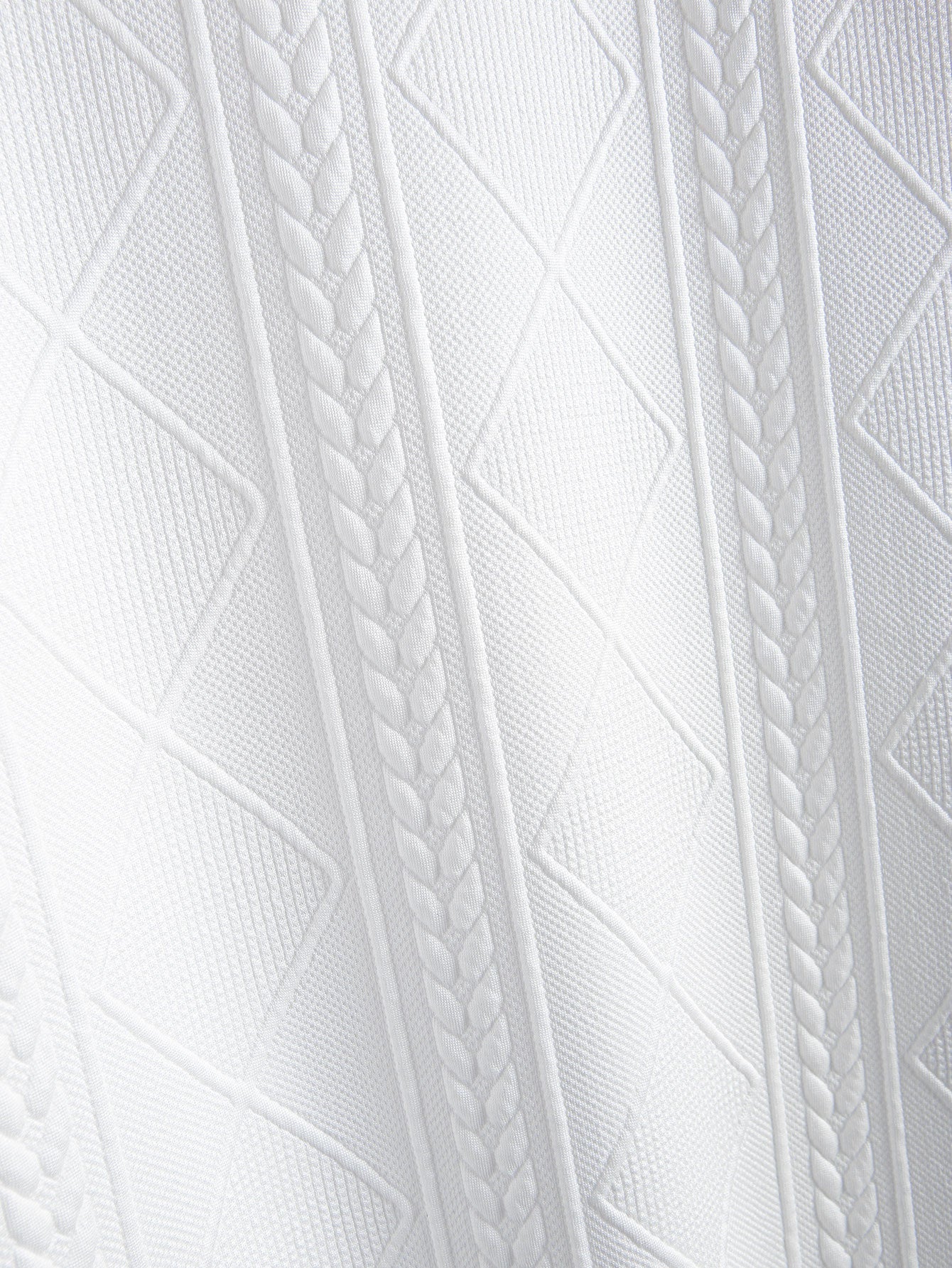 Donovan® | Short Sleeve Geometric Jacquard Arc Hem T-Shirt