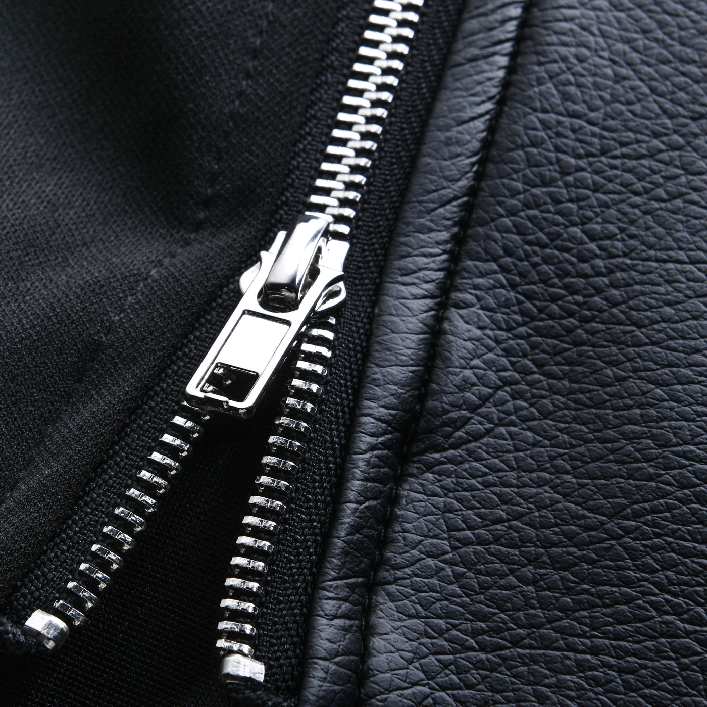 Men's Fax Leather Stitchingip-p Rond Neck Long-sleeved T-shirt（Internal T-shirt not inclded)