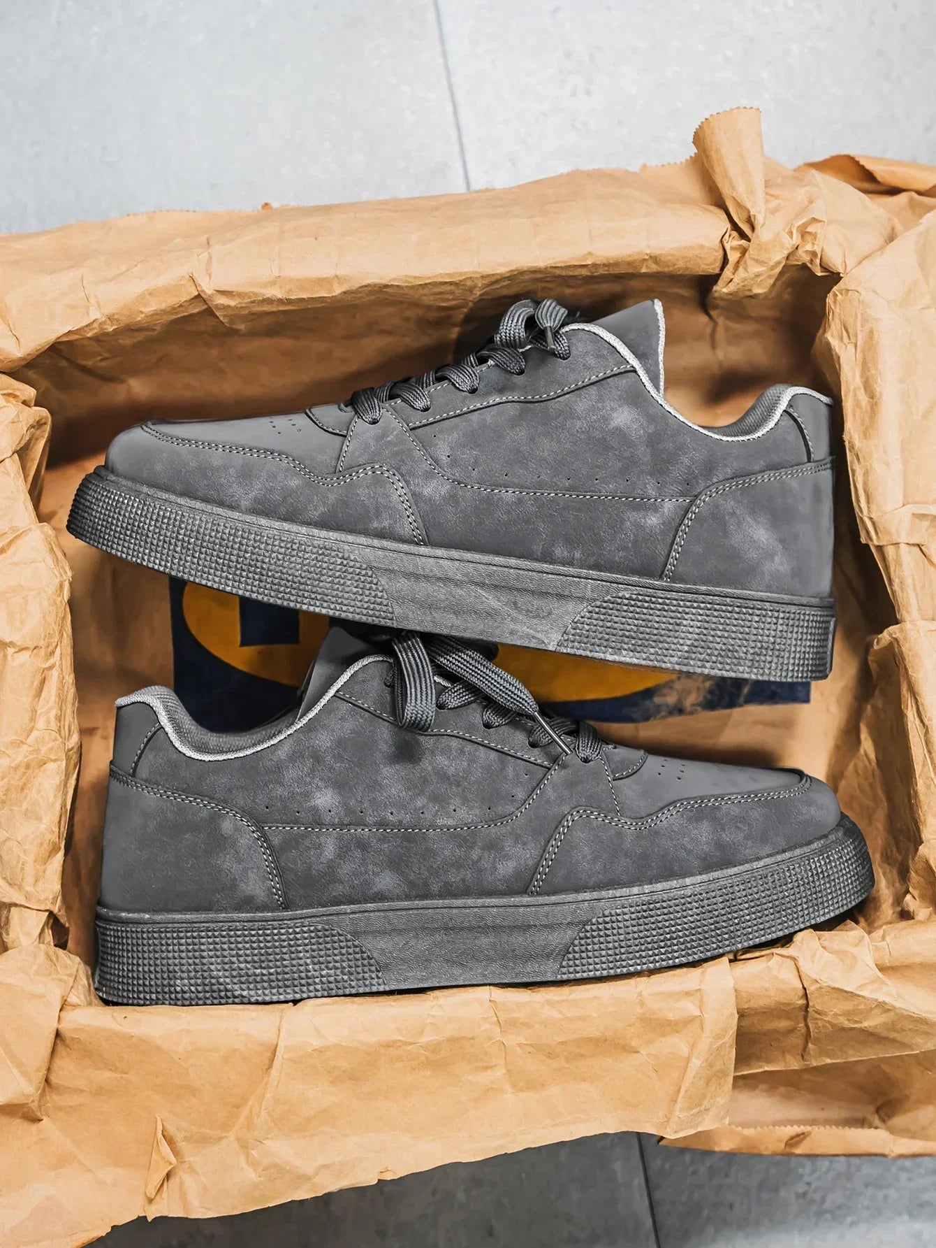 Isidore | Verona Suede Sneakers