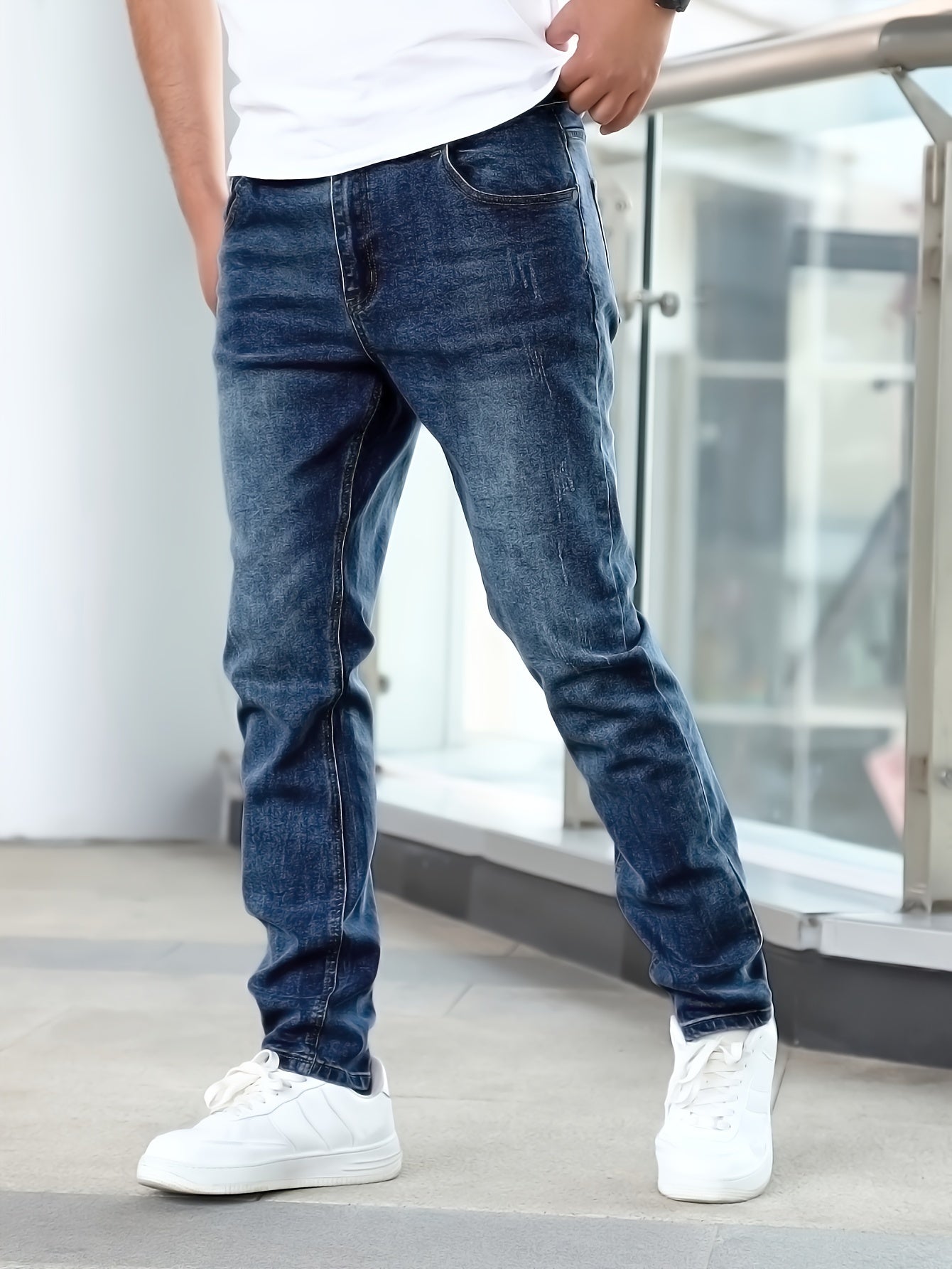Hugh® | Straight Leg Stretch Jeans