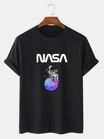 Leonardo® | Astronaut Reading Book Print T-Shirt