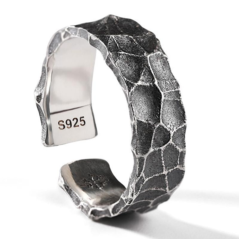 Men's Vine Hammer Pattern Distressed S Ring