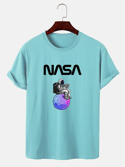 Leonardo® | Astronaut Reading Book Print T-Shirt